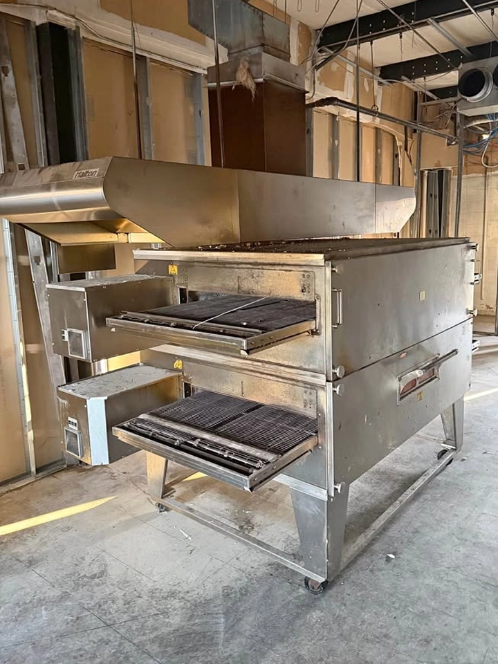 XLT 3270 commercial conveyor pizza oven